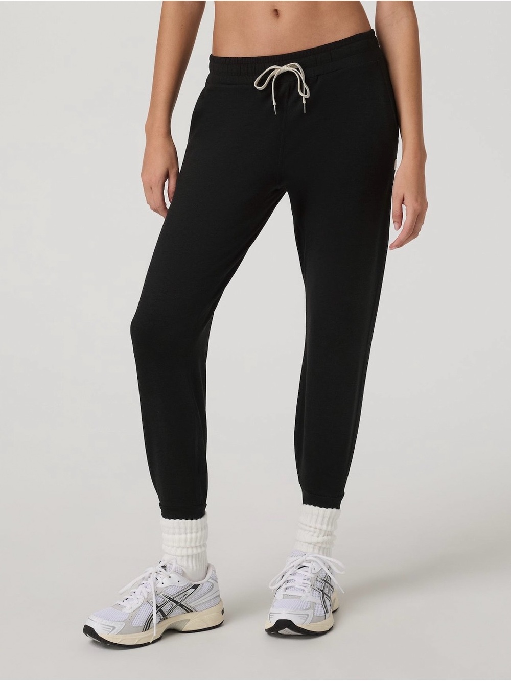 VUORI Performance Joggers Womens Small S Black DreamKnit Activewear Pants VW303